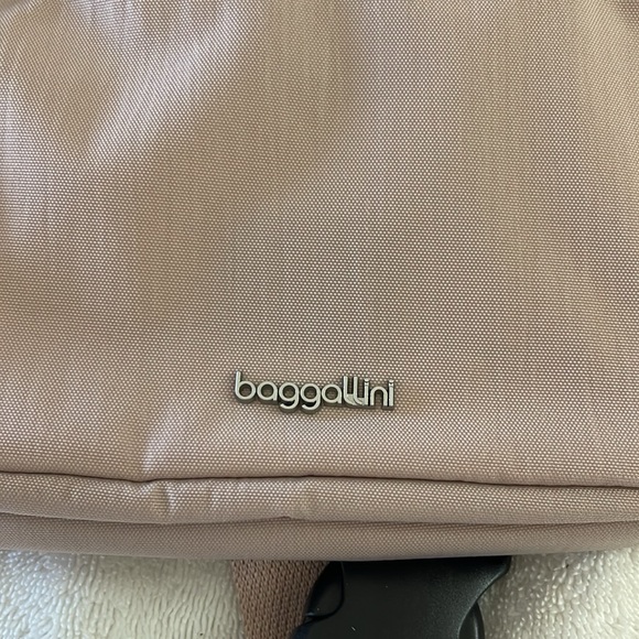 Baggallini Modern belt bag sling - Picture 6 of 6